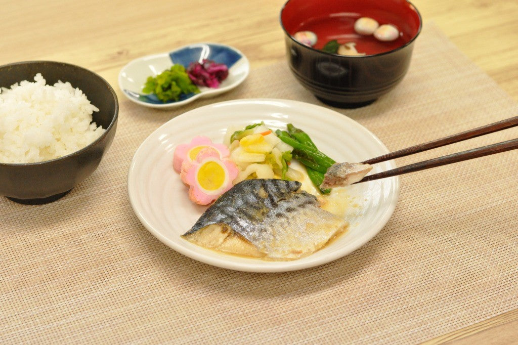 さばの味噌煮_箸上げ