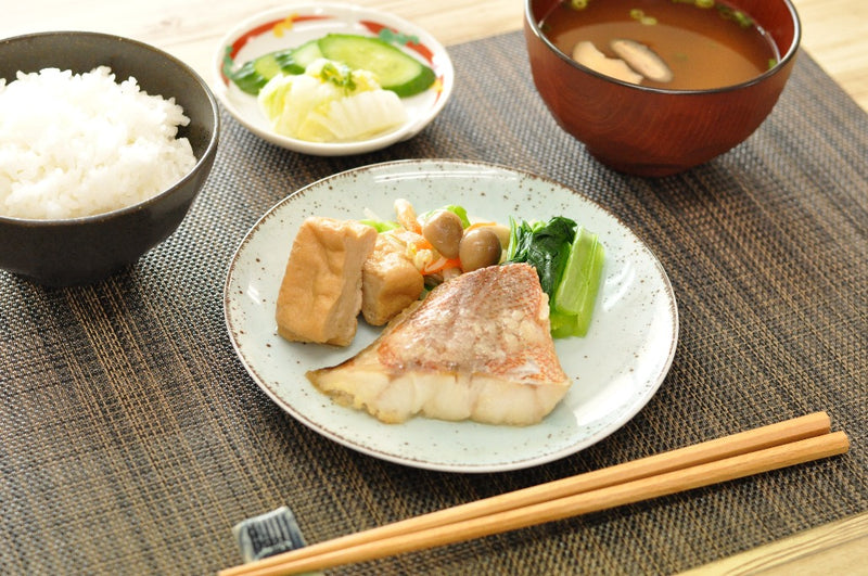 あかうおの麹焼き食卓別シーン
